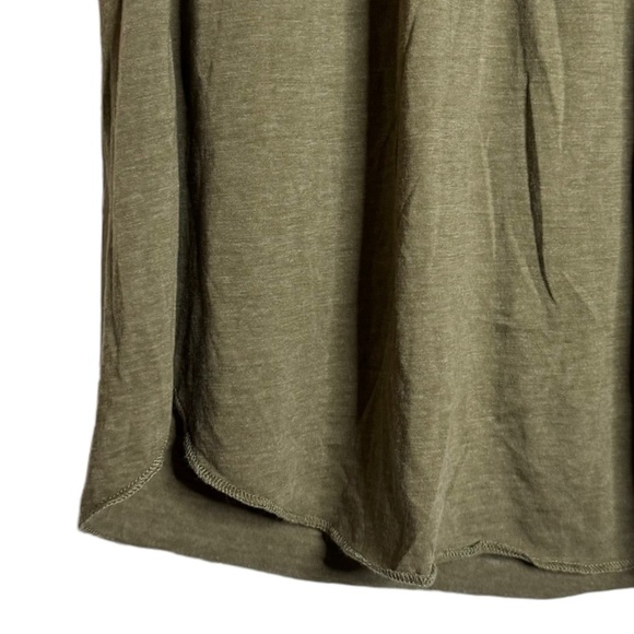 Chaser Heathered Dark Gray Olive Tee Contrasting Shoulder Colour Buttons Medium - Picture 5 of 16